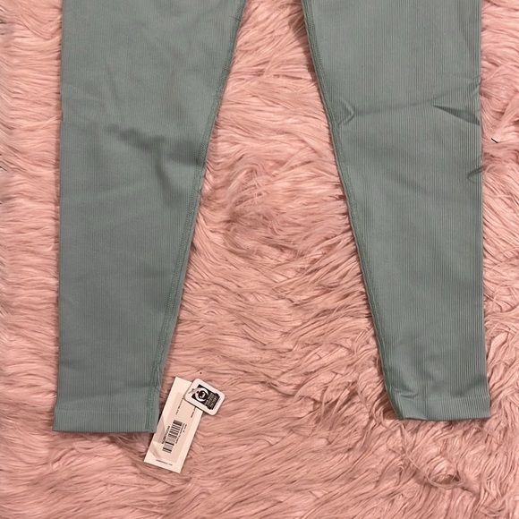 NWT Outdoor Voices Seamless Ribbed 7/8 Legging- Storm - Picture 6 of 9